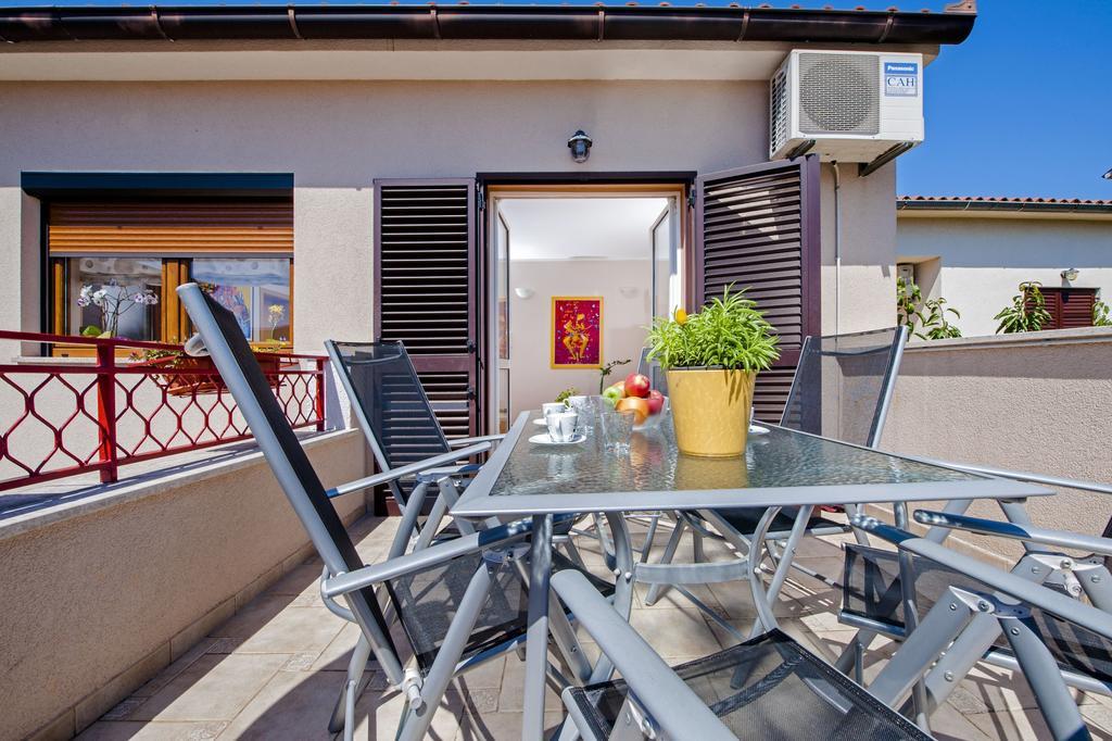 Apartments Karmen Rovinj Exterior photo