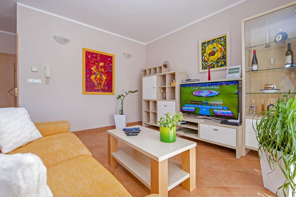 Apartments Karmen Rovinj Exterior photo